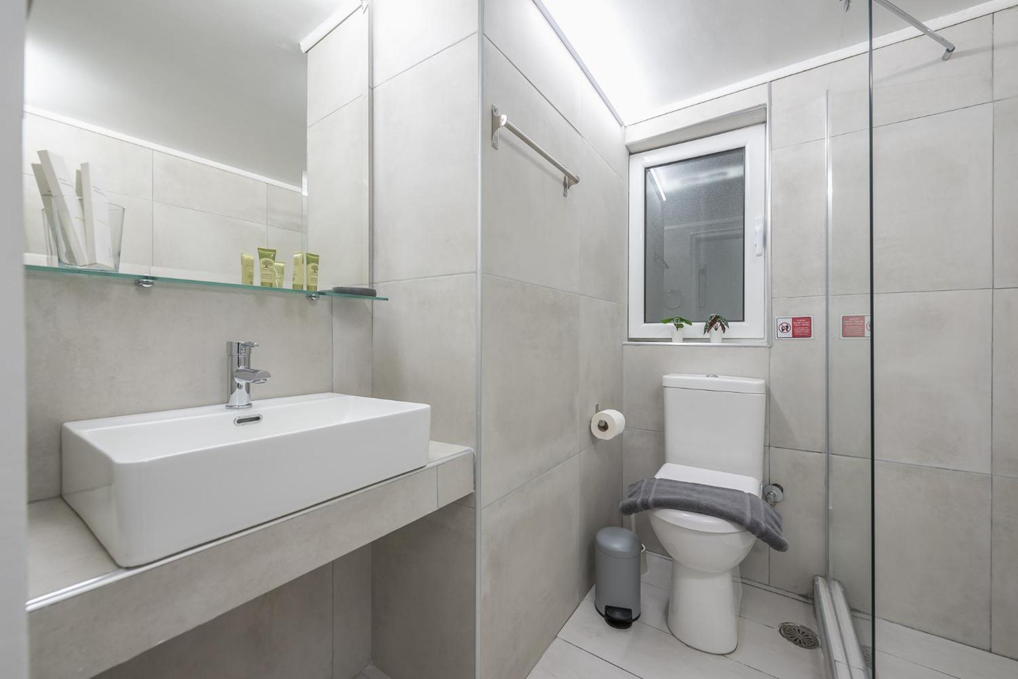Contemporary 200m From Acropolis 100mbps Netflix Apartment *
